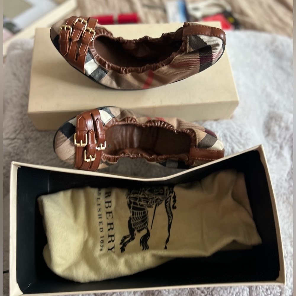 Burberry flats